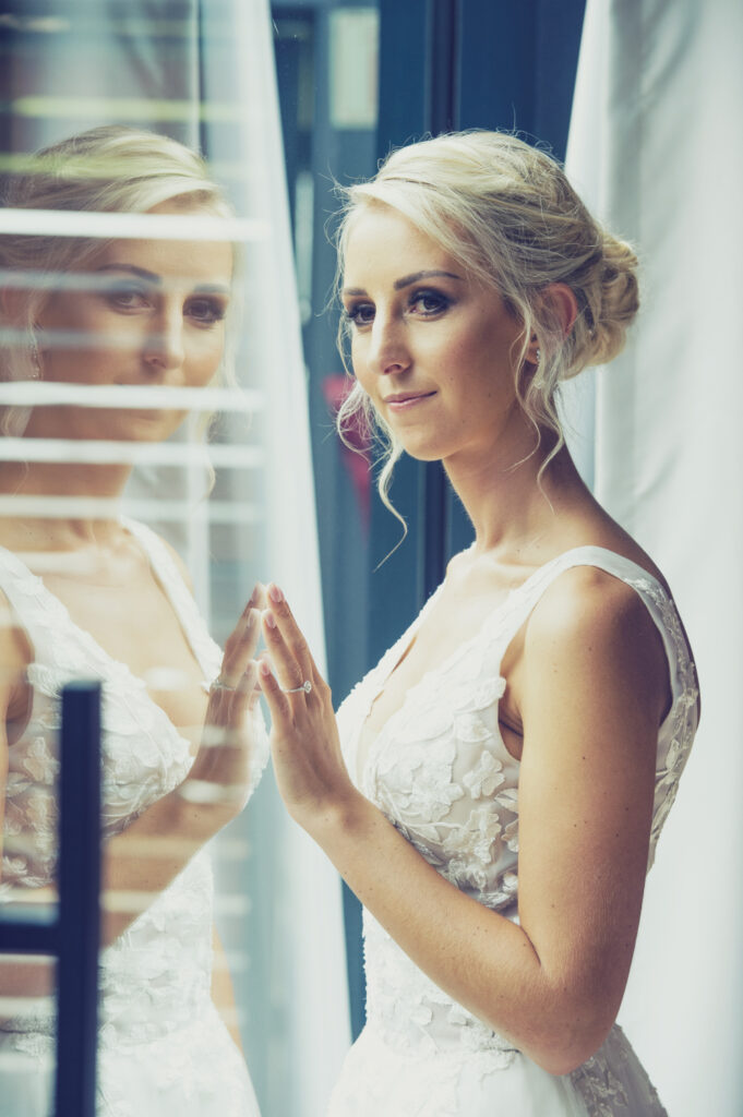 Timeless bride getting ready portraits for M&L wedding day shot by Kevin Mark Pass Photography. Inimitable wedding venue. bridal glam by Storm Pass Makeup